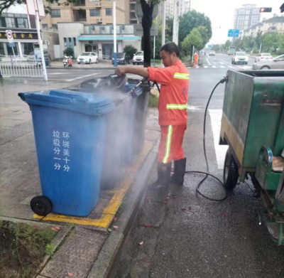 廣德市 夏日炎炎，堅守崗位不懼“烤驗”——記高溫下的城市垃圾清運人